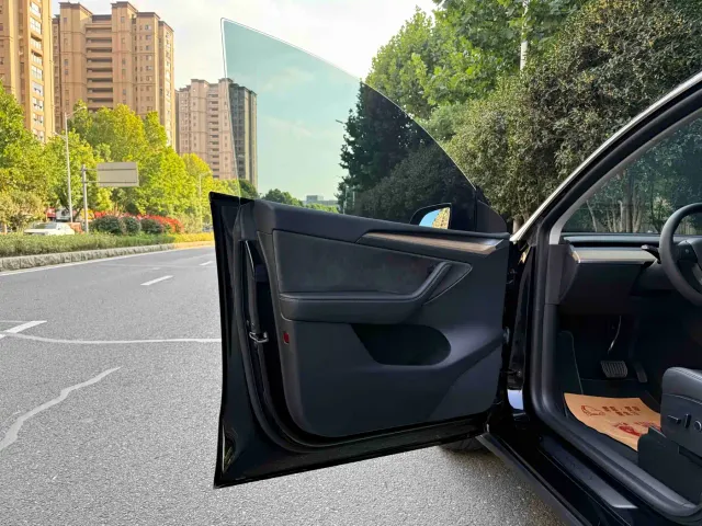 Tesla Model Y — Фото автомобиля 6
