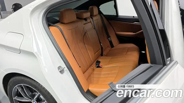 BMW 5-Series — Фото автомобиля 12