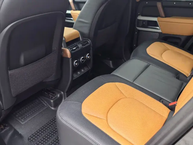Land Rover Defender — Фото автомобиля 13