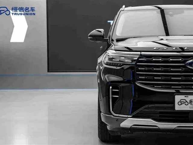 Ford Explorer — Фото автомобиля 8