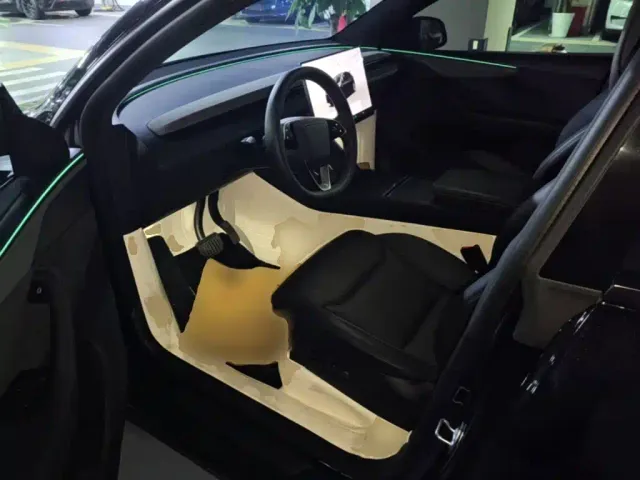 Tesla Model Y L — Фото автомобиля 15