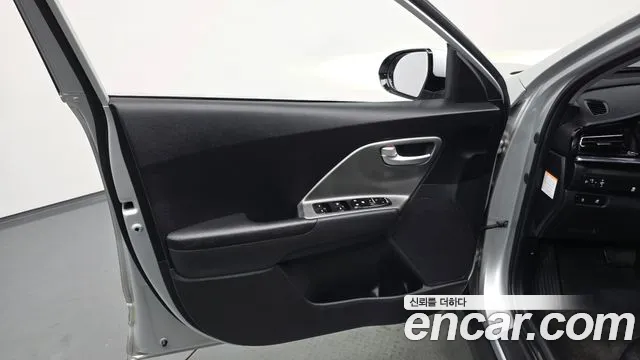 Kia Niro — Фото автомобиля 13