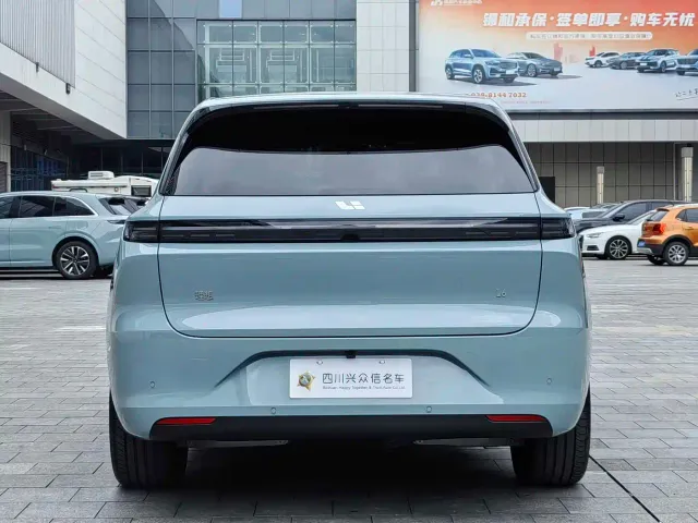 Li Auto L6 — Фото автомобиля 6