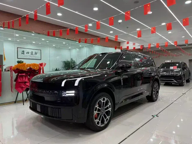 Фотография автомобиля — Lynk & Co 900