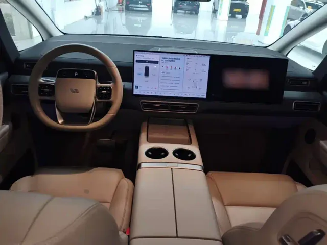 Li Auto MEGA — Фото автомобиля 9