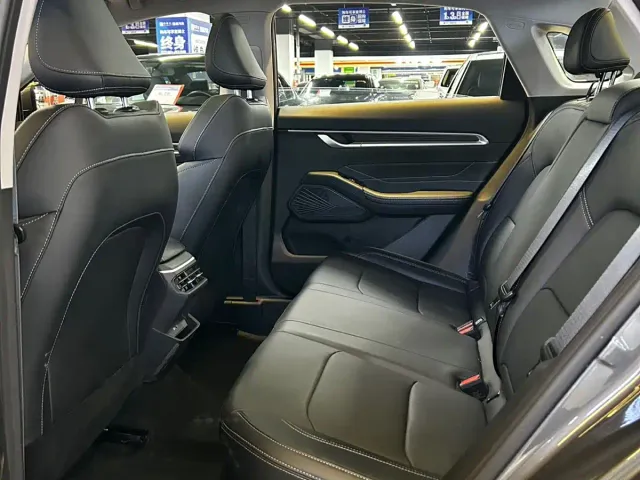 Geely Emgrand — Фото автомобиля 10