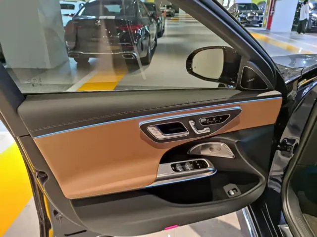 Mercedes-Benz E-Class — Фото автомобиля 4