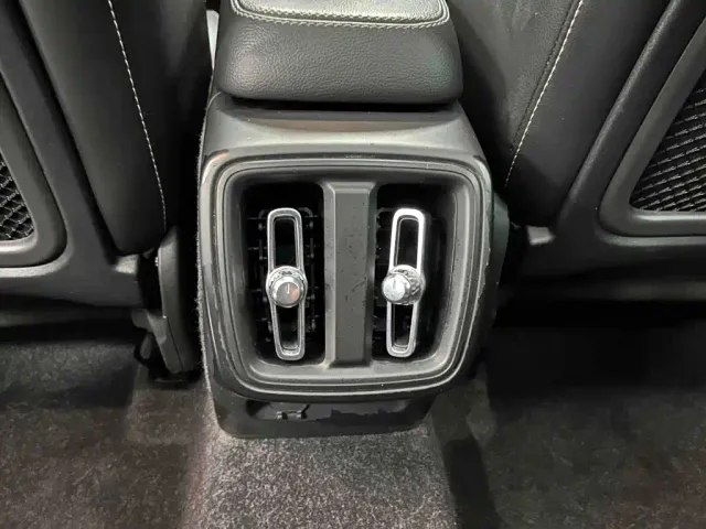 Volvo XC40 — Фото автомобиля 20