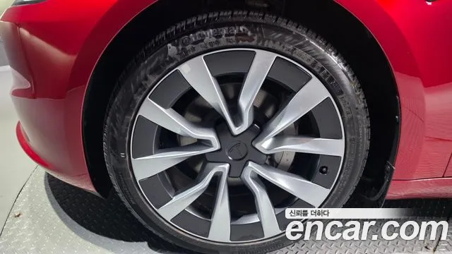 Tesla Model 3 — Фото автомобиля 5