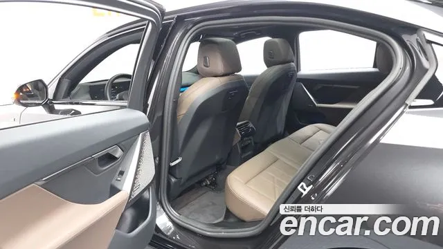 BMW 5-Series — Фото автомобиля 24