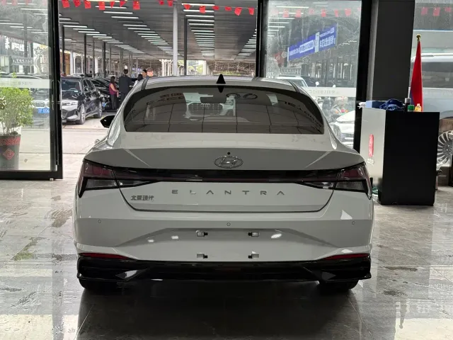Hyundai Elantra — Фото автомобиля 13