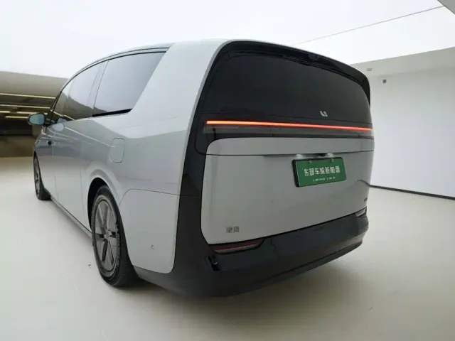 Li Auto MEGA — Фото автомобиля 5