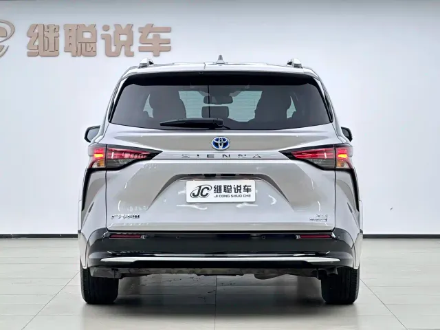 Toyota Sienna — Фото автомобиля 5