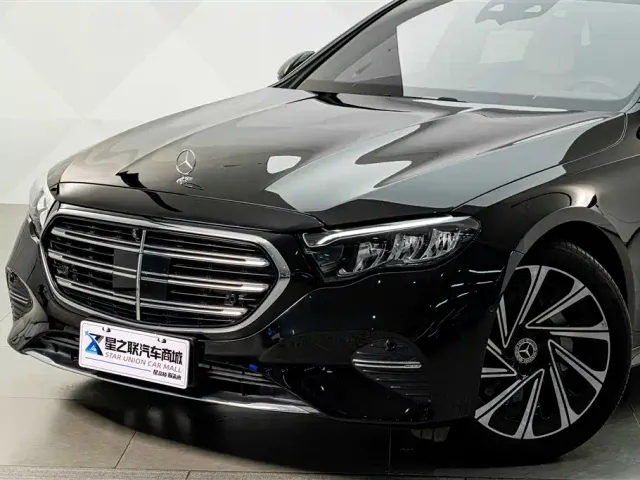 Mercedes-Benz E-Class — Фото автомобиля 2