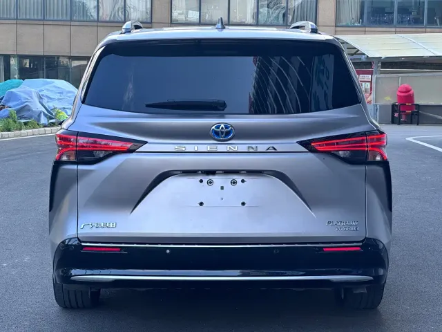 Toyota Sienna — Фото автомобиля 14