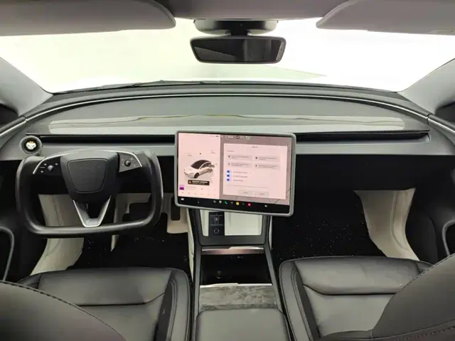 Tesla Model 3 — Фото автомобиля 12