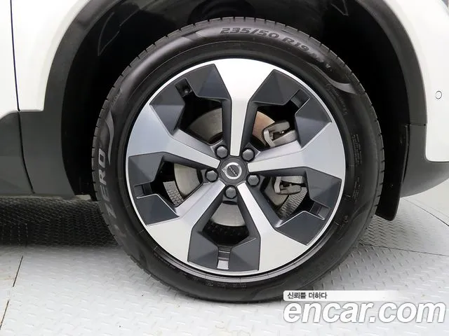 Volvo XC40 — Фото автомобиля 6