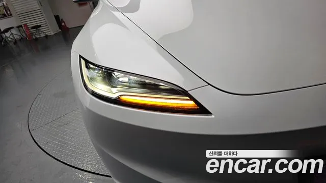 Tesla Model 3 — Фото автомобиля 22