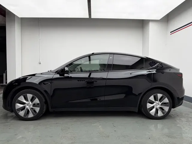 Tesla Model Y — Фото автомобиля 4