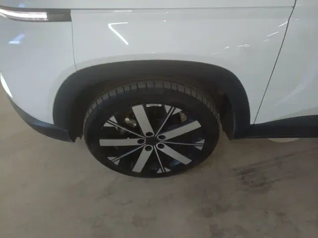 Geely ICON — Фото автомобиля 24