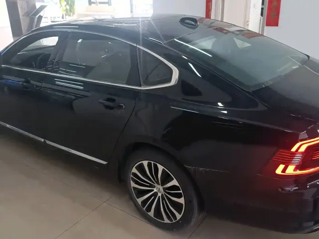 Volvo S90 — Фото автомобиля 3