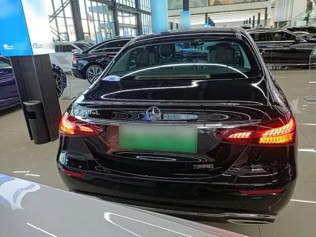 Mercedes-Benz E-Class — Фото автомобиля 5
