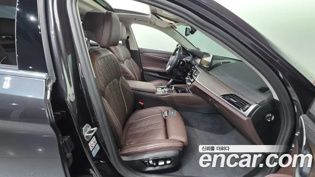 BMW 5 Series G30 — Фото автомобиля 16