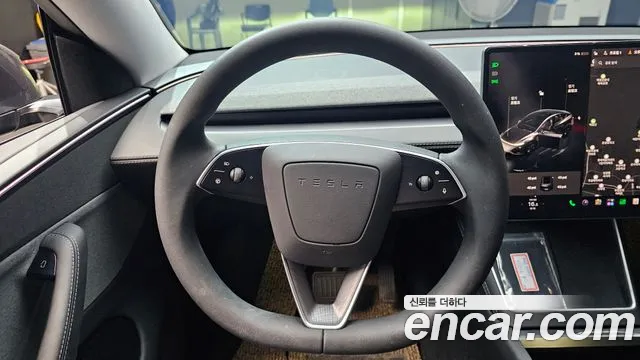 Tesla Model Y — Фото автомобиля 13