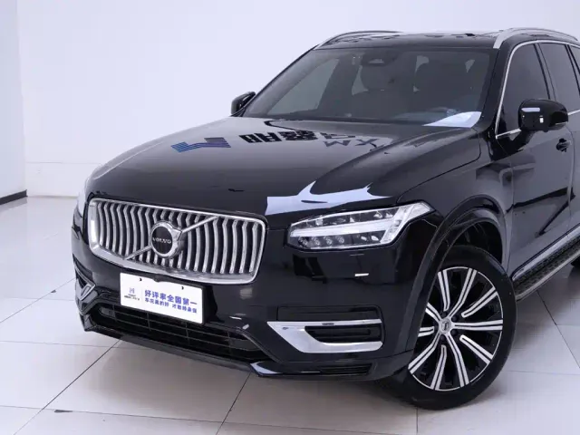 Volvo XC90 — Фото автомобиля 3