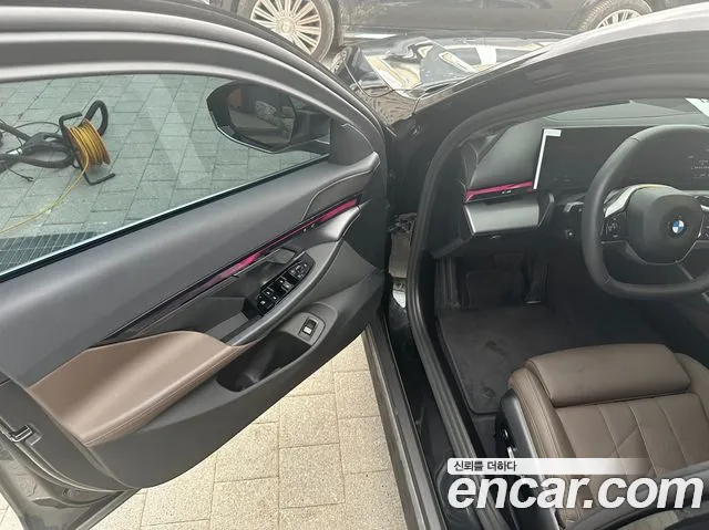 BMW 5-Series — Фото автомобиля 12