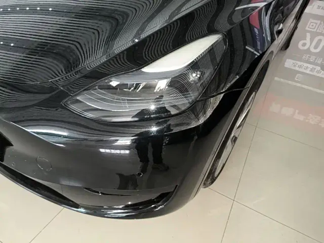 Tesla Model Y — Фото автомобиля 23