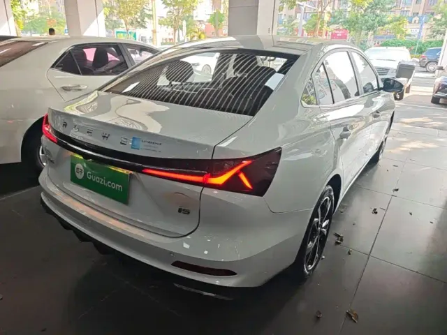 Roewe i5 — Фото автомобиля 6