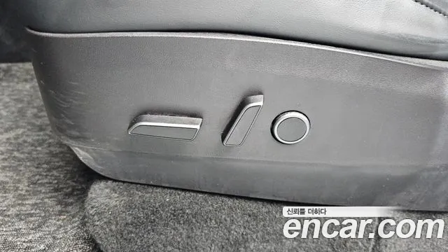 Tesla Model Y — Фото автомобиля 11