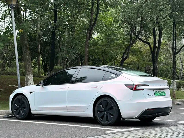 Tesla Model 3 — Фото автомобиля 7