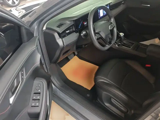 Roewe i5 — Фото автомобиля 15