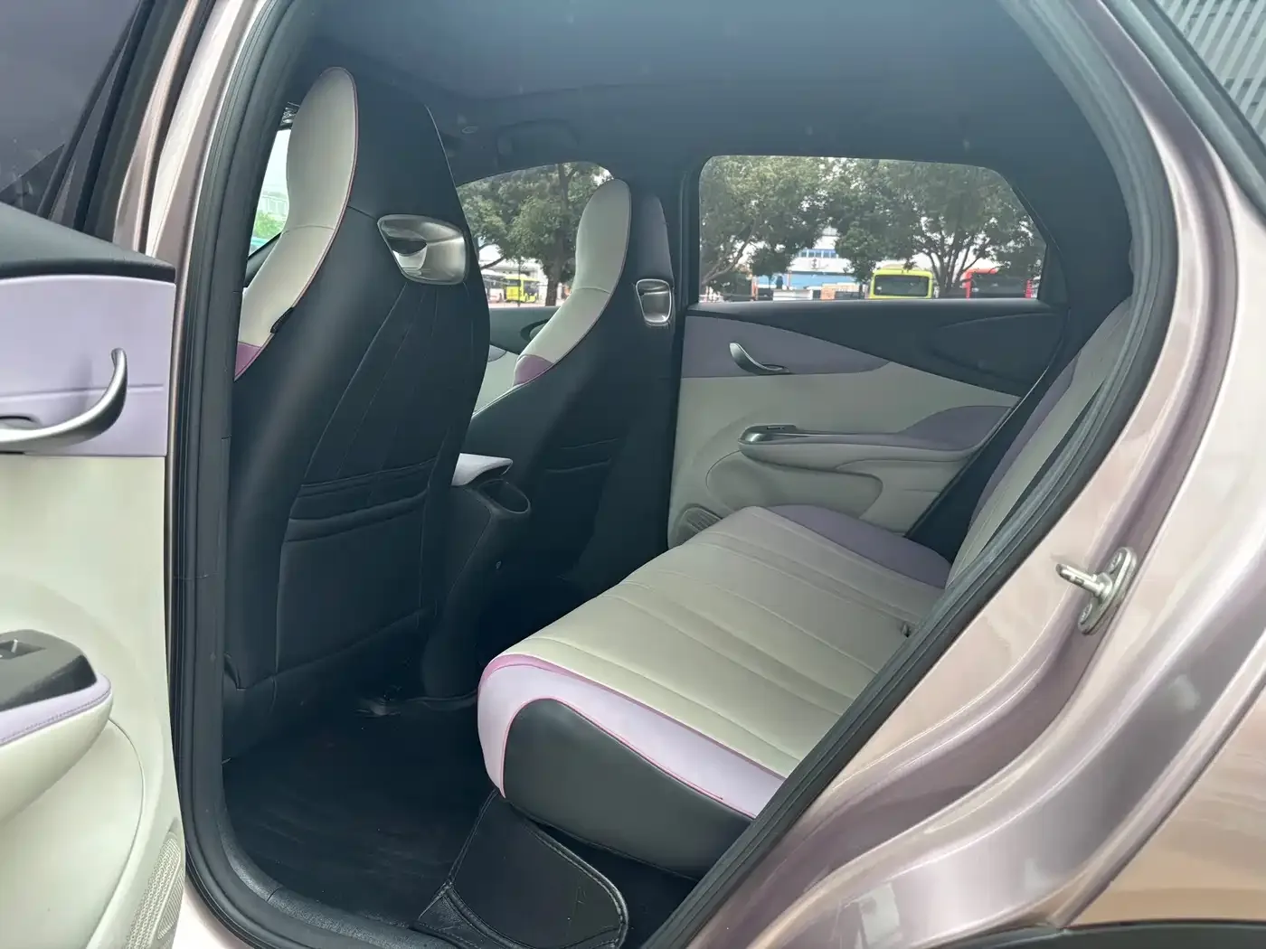 BYD Dolphin 2021 Model 405km Fashion Edition — Фото автомобиля 11