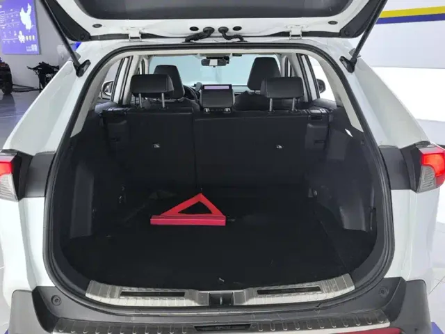 Toyota RAV4 — Фото автомобиля 4
