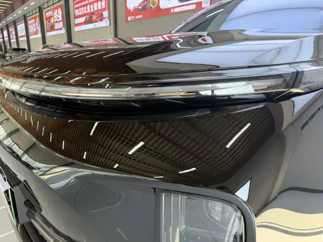 Li Auto L8 — Фото автомобиля 4