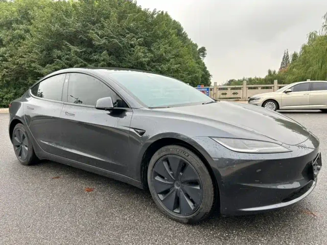 Tesla Model 3 — Фото автомобиля 6