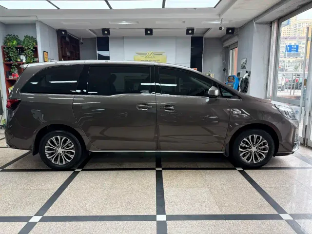 Buick GL8 — Фото автомобиля 7