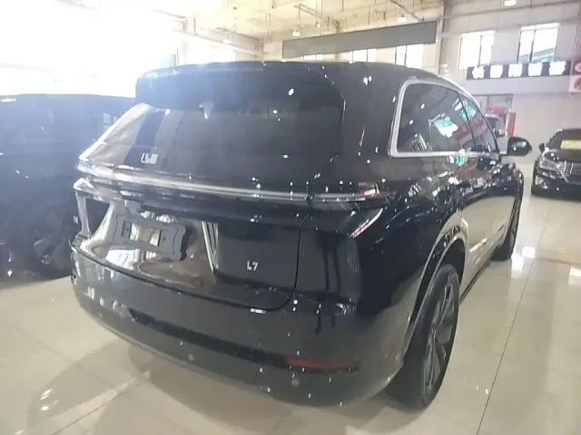 Li Auto L7 — Фото автомобиля 6