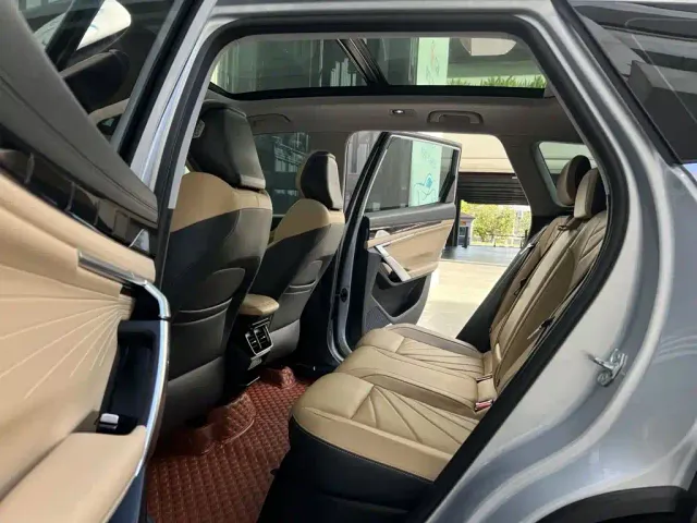 Geely Boyue L — Фото автомобиля 8