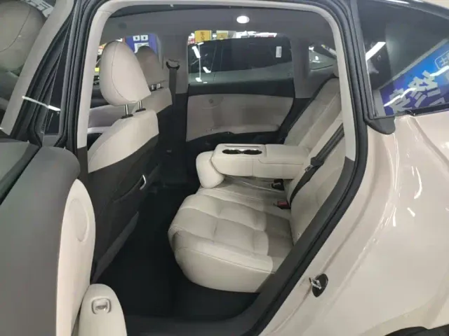 IM Motors LS6 — Фото автомобиля 15