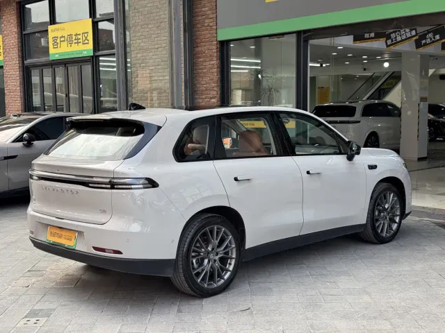 Leapmotor C10 — Фото автомобиля 7