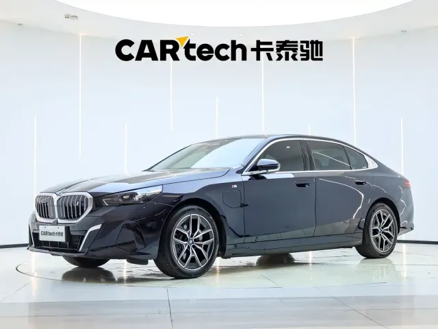 Фотография автомобиля — BMW i5
