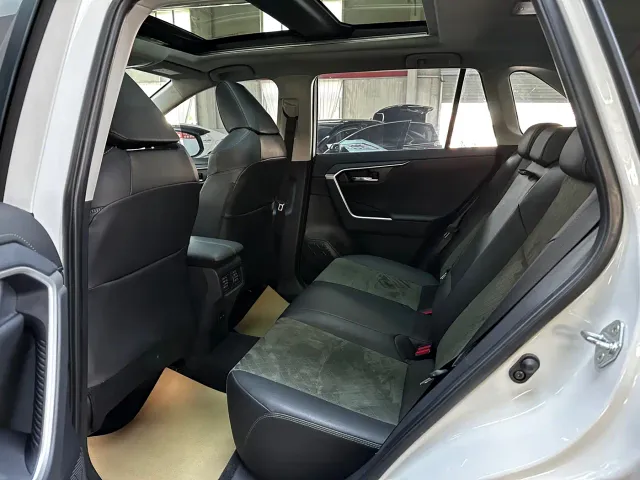 Toyota RAV4 — Фото автомобиля 11