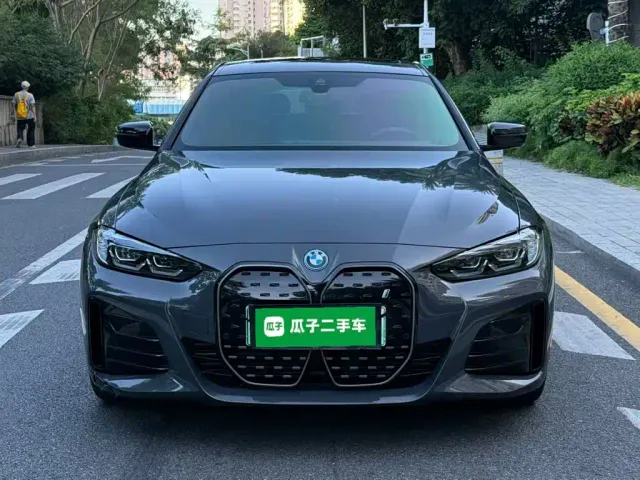 BMW i4 — Фото автомобиля 2