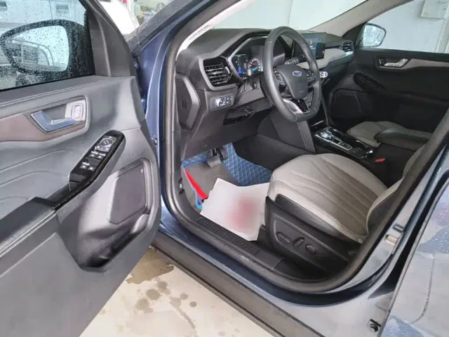 Ford Escape — Фото автомобиля 15
