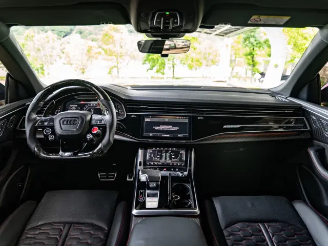 Audi RS Q8 — Фото автомобиля 12