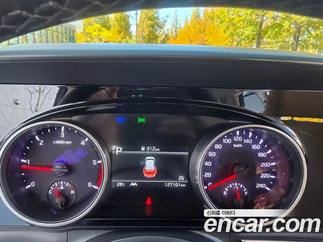Kia Carnival Generation 4 — Фото автомобиля 10